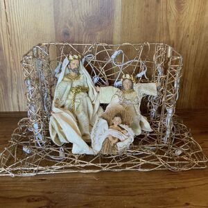 Vintage 16” Nativity, Gold Rattan 16” Nativity, Brand New Vintage Nativity‎